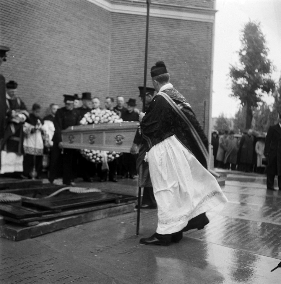 Begrafenis Oud-Minister Aalberse, Bestanddeelnr 902-8336