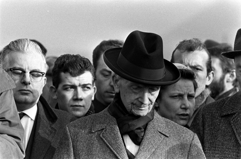 Begrafenis mijnwerker in Zwartberg (Belgie), nummer 12 en Camille Huysmans bij b, Bestanddeelnr 918-7450
