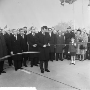 Boudewijnsnelweg geopend in Belgie, bij Hasselt knipte Koning Boudewijn het lint, Bestanddeelnr 917-1034