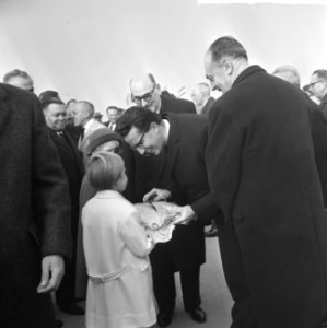 Boudewijnsnelweg geopend in Belgie, bij Hasselt knipte Koning Boudewijn het lint, Bestanddeelnr 917-1036