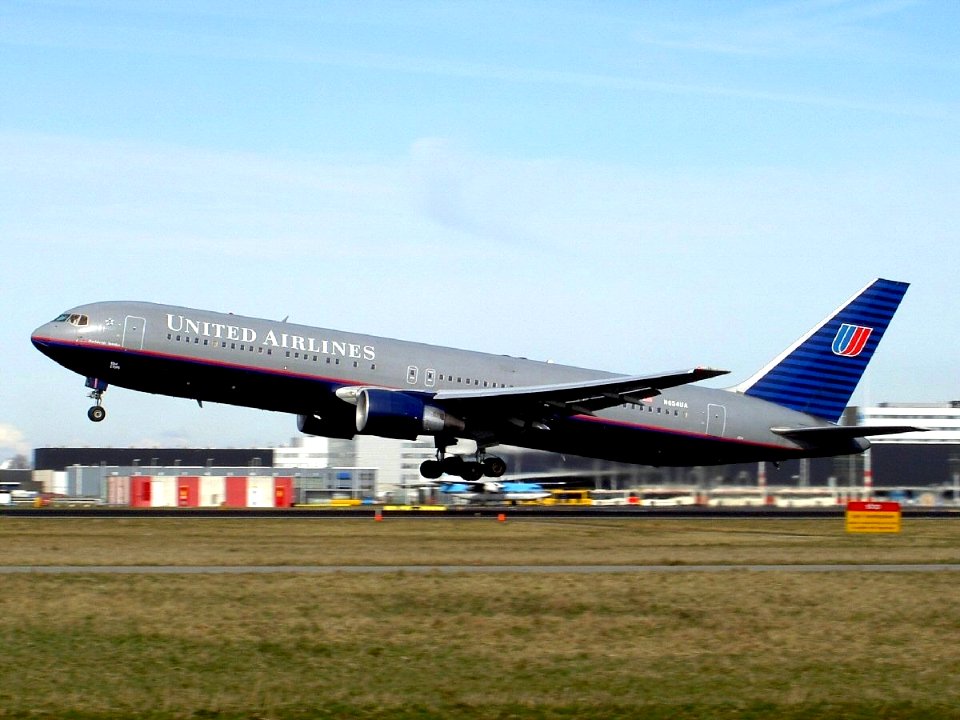 Boeing 767-322ER United Airlines N654UA Amsterdam Schiphol (AMS - EHAM), 28 February 2005