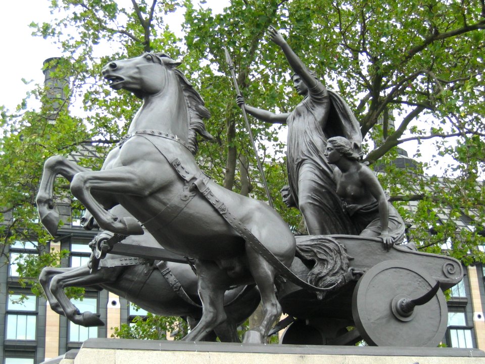 Boudica-statue-20040918-047