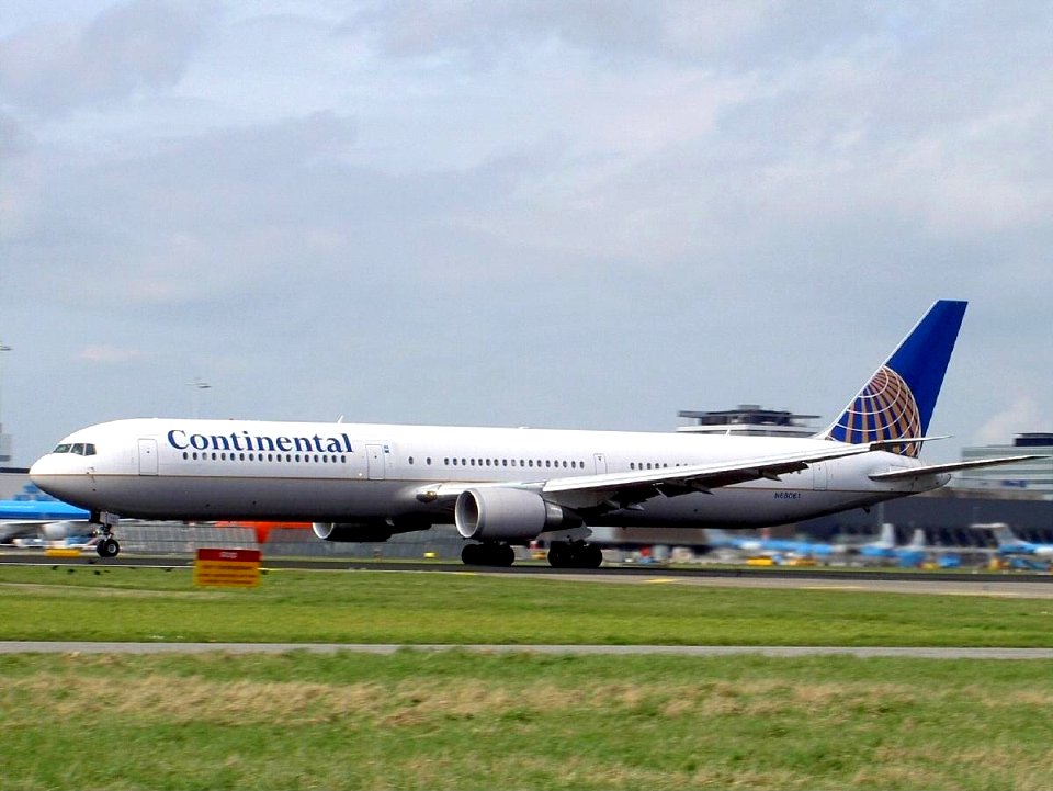 Boeing 767-424ER Continental Airlines N68061 at Amsterdam Schiphol, The Netherlands, 04 April 2004