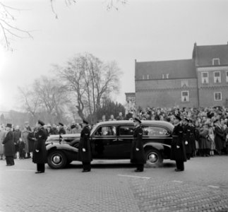 Begrafenis politieagent A. van Eck te Woerden, Bestanddeelnr 905-4187