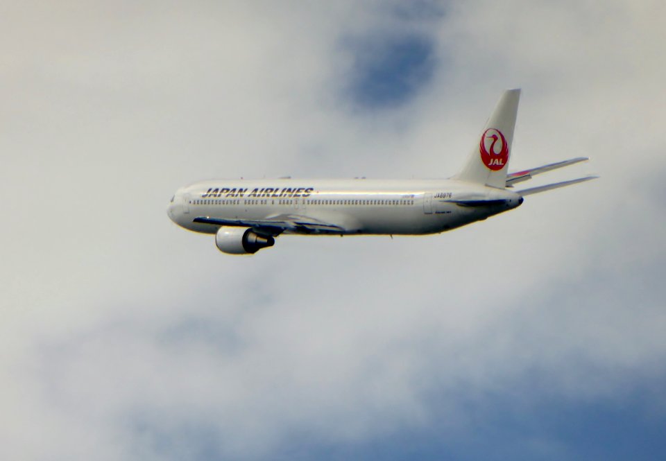 Boeing 767-346 JA8976
