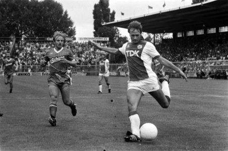 Boeve (r) scoort voor Ajax, Bestanddeelnr 932-6772