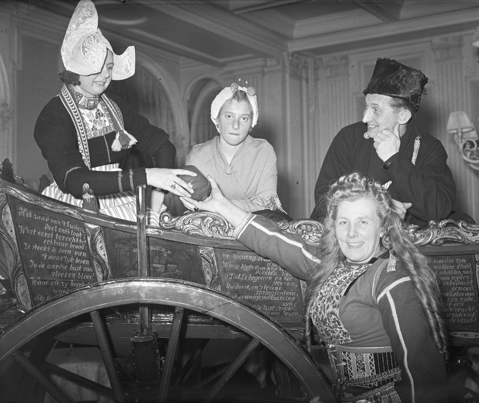 Boerenwagen met vertegenwoordigers uit Nederlandse provincies naar Engeland en A, Bestanddeelnr 904-2958
