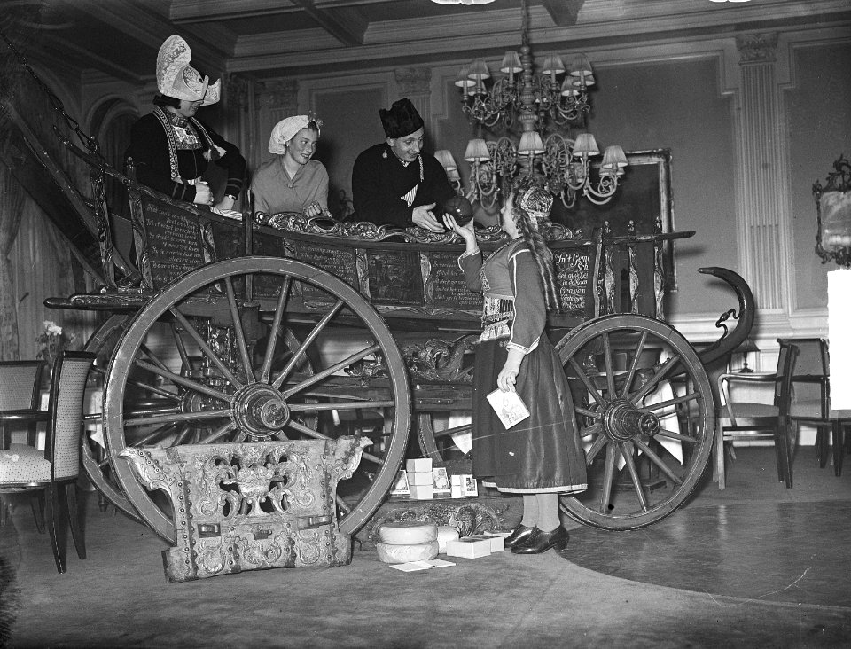 Boerenwagen met vertegenwoordigers uit Nederlandse provincies naar Engeland en A, Bestanddeelnr 904-2960