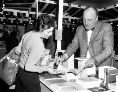 Boekenmarkt in de Bijenkorf te Amsterdam, Bestanddeelnr 918-9891