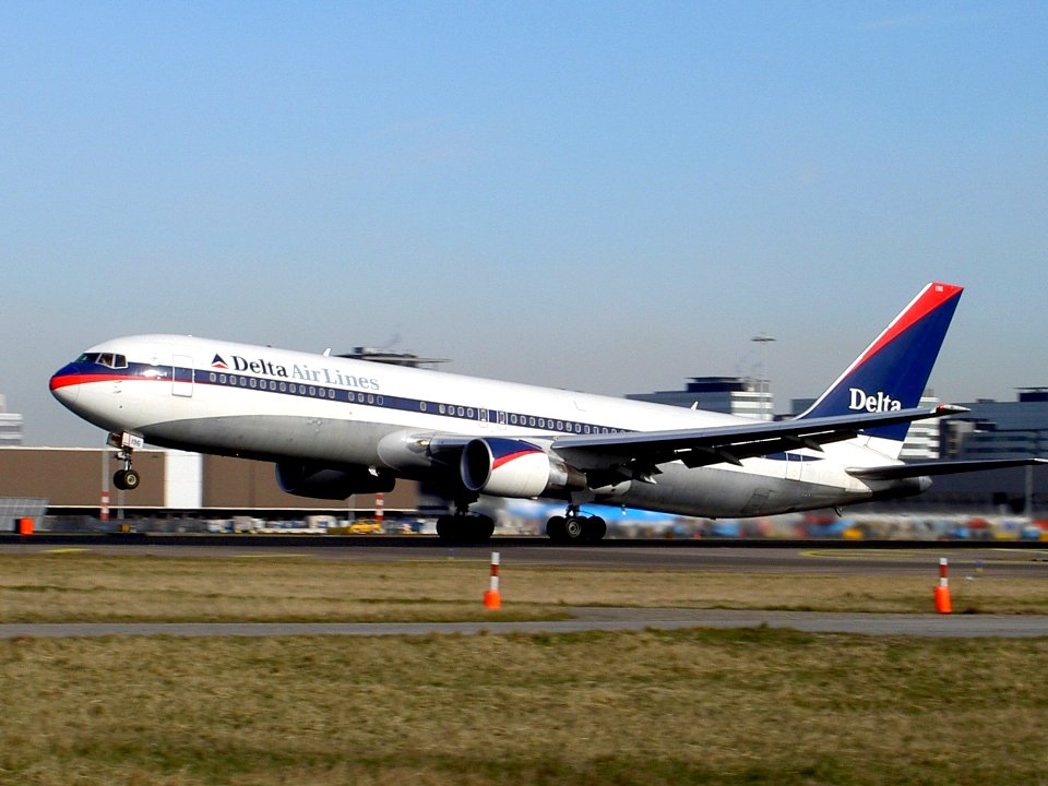 Boeing 767-332ER Delta Airlines N196DN (cn 28453679)