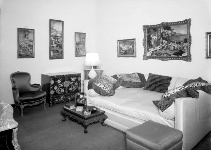 Boudoir in het appartement van Mrs Cartwright in Parijs, Bestanddeelnr 255-8742