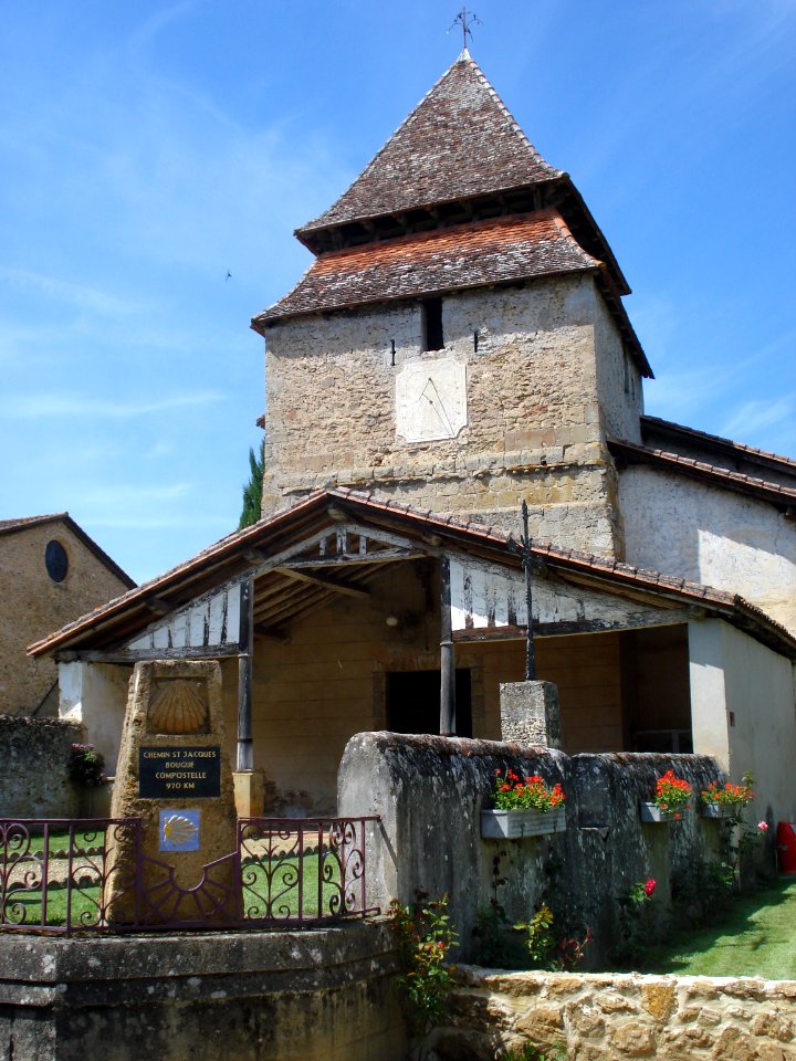 Bougue (Landes), église et balise Compostelle