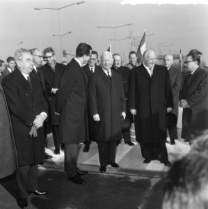 Boudewijnsnelweg geopend in Belgie, bij Hasselt knipte Koning Boudewijn het lint, Bestanddeelnr 917-1039