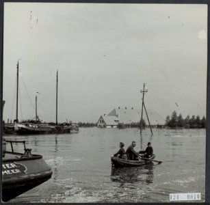 Boerderij nabij Kolhorn in mei 1945. 17 april 1945 was een zwarte bladzijde in d, Bestanddeelnr 124-0810