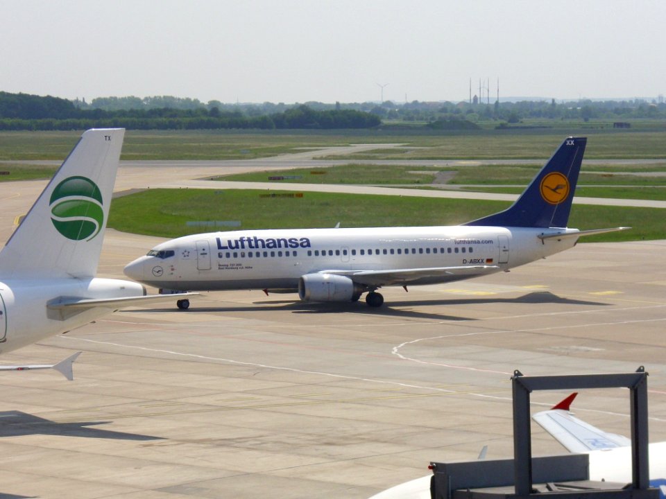 Boeing 737-300 Lufthansa D-ABXX (4)