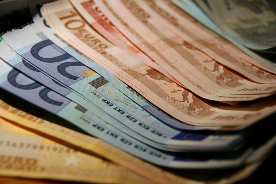 Paper notes currency