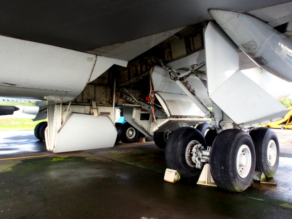 Boeing 747 Main landing gear pic4