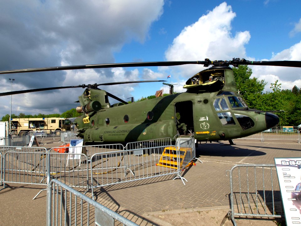 Boeing CH-47D Chinook Royal Dutch Army photo-2
