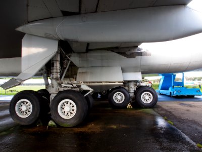 Boeing 747 Main landing gear pic5