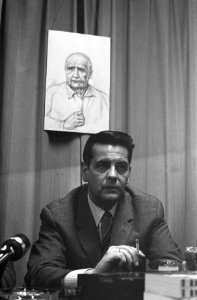 Boek Ik leefde met Martin Bormann uitgegeven door Uitgeverij Born, persconfere, Bestanddeelnr 922-9678