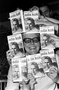 Boek Ada kok van Henk Lichtenveldt ten doop gehouden Ada Kok temidden van ha, Bestanddeelnr 921-8358
