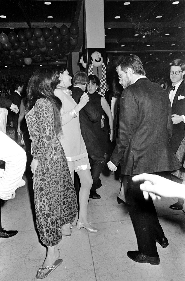 Boekenbal 1967, dansen tijdens bal, Bestanddeelnr 920-1077