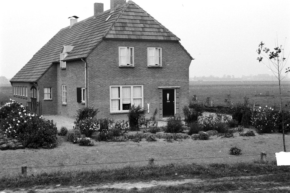 Boerderij te (ruilverkaveling Land van Ravenstein), Bestanddeelnr 170-1748