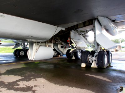 Boeing 747 Main landing gear pic8 photo