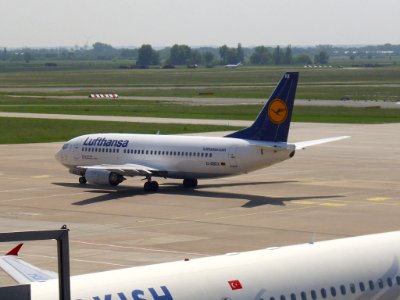 Boeing 737-300 Lufthansa D-ABXX (3) photo