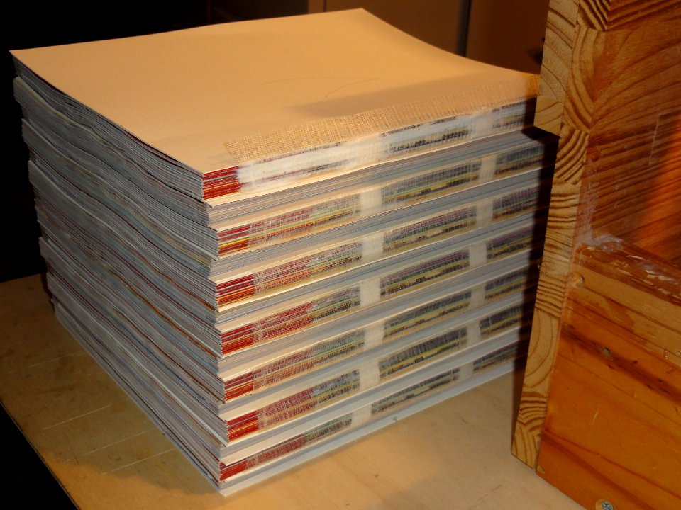 Boekbindclub Dukenburg Tijdschriftbinden 017 een eerste stapel boekblokken gereed