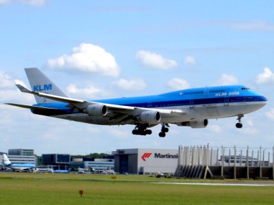 Boeing 747 KLM Asia landing