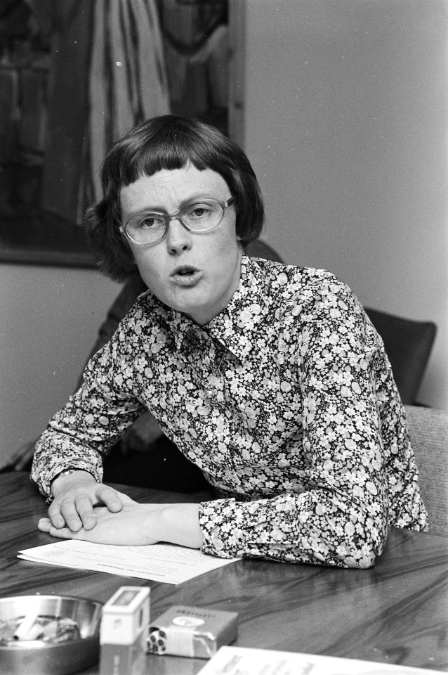 Boeken, schrijvers, kunstgeschiedenis, portretten, Brandhof, Marijke van den, Bestanddeelnr 930-4667