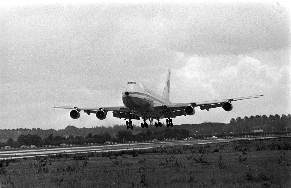 Boeing 747 gereed om te landen, Bestanddeelnr 923-6387