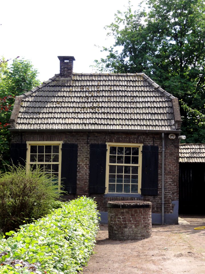 Boekel Rijksmonument 526827 Neerbroek 5 bakhuis (met put)