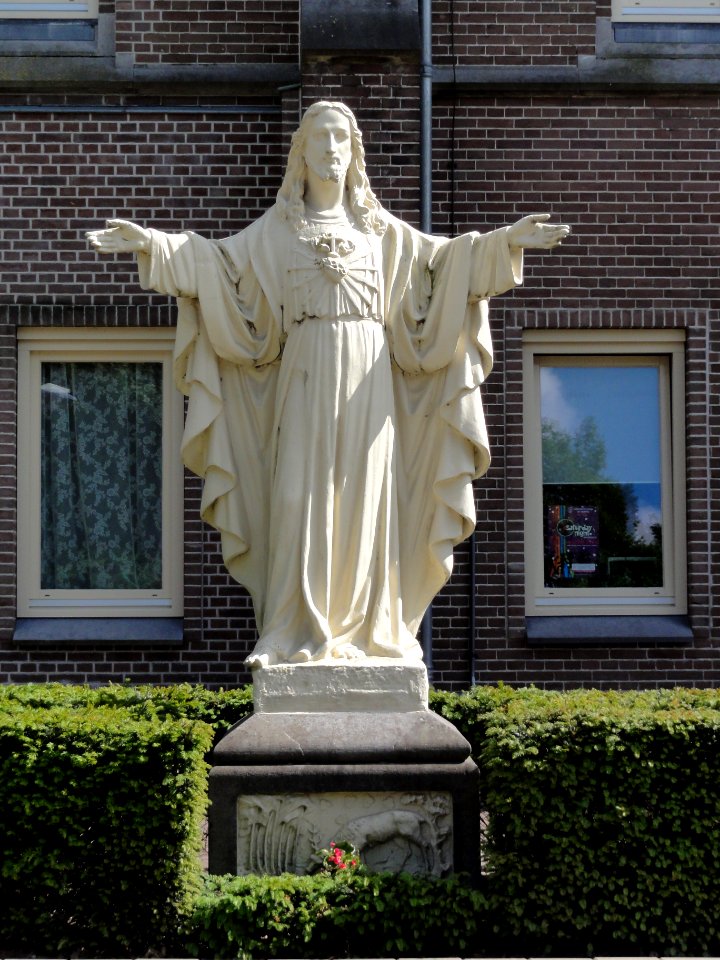 Boekel Huize Padua Rijksmonument 518253 H.Hartbeeld bij kapel