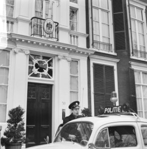Bomaanslagen op ambassades te Den Haag . De Spaanse ambassade werden ruiten vern, Bestanddeelnr 921-1304