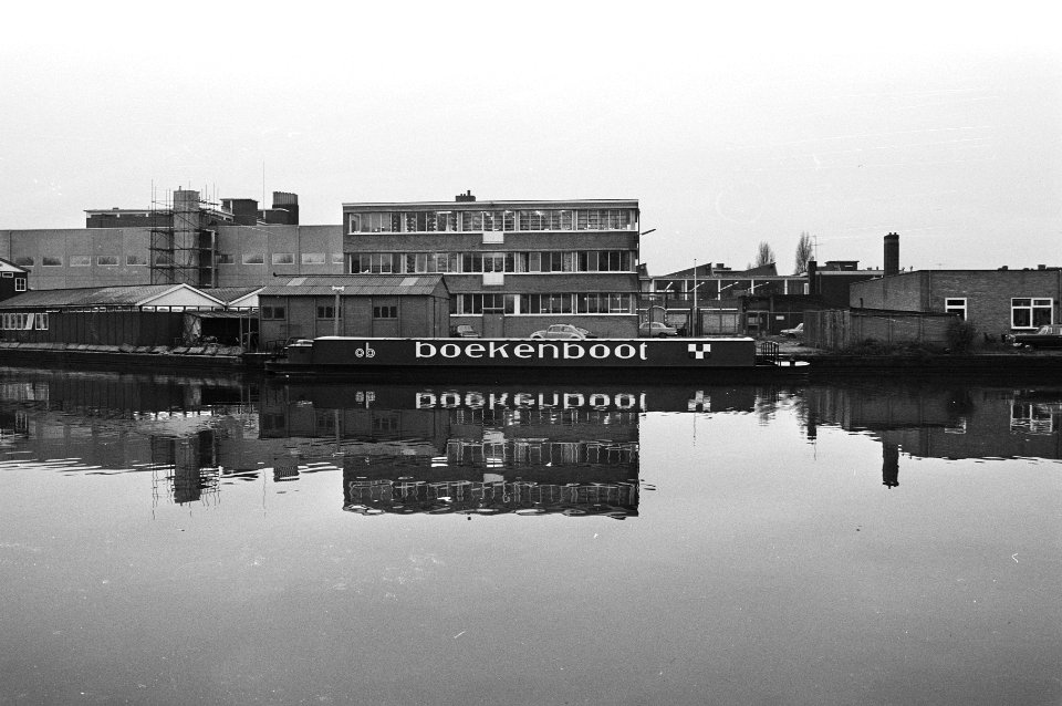 Boekenboot van Openbare Bibliotheek in Amsterdam boot, Bestanddeelnr 924-0841