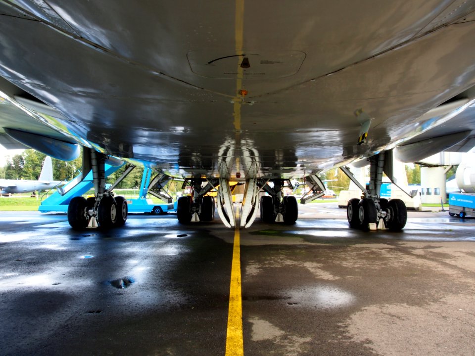 Boeing 747 Main landing gear pic6