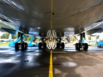 Boeing 747 Main landing gear pic6