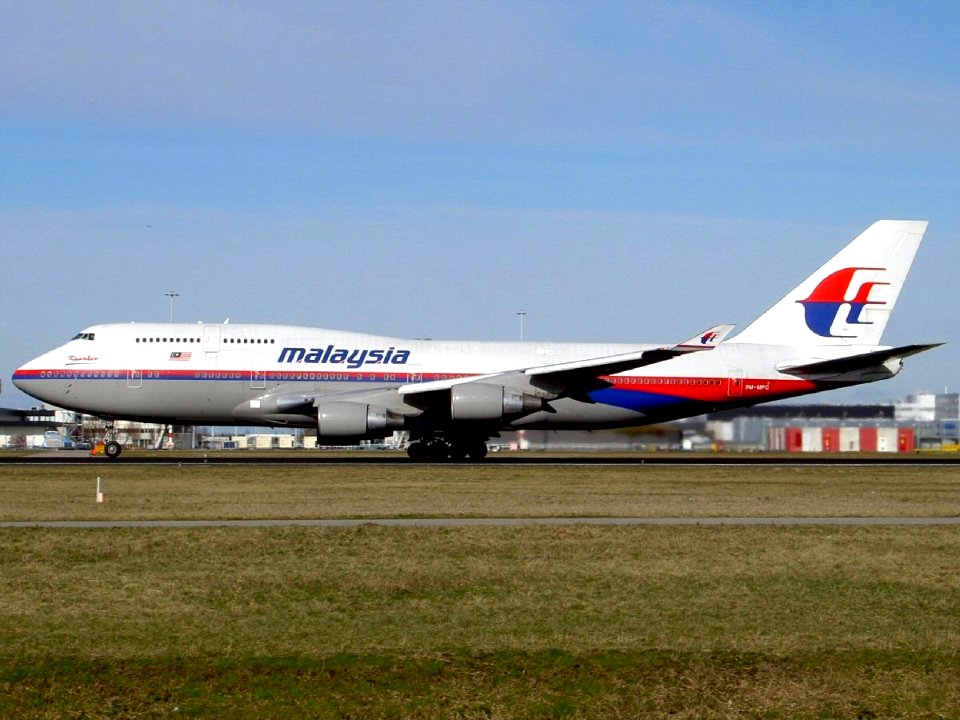 Boeing 747-400 Malaysia Airlines 9M-MPC Amsterdam Schiphol (AMS - EHAM), 28 February 2005