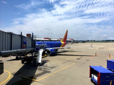 Boeing 737-800 N8679A at Pittsburgh International Airport