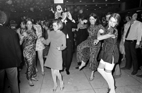Boekenbal 1967, dansen op het boekenbal, Bestanddeelnr 920-1073