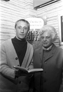 Boek over Theo de Ruiter verschenen Mevrouw Ruiter en schrijver Yves van Domber, Bestanddeelnr 921-8355