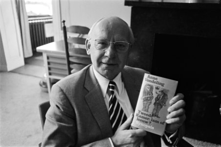 Boek van Kamervoorzitter Vondeling Lam of Leeuw , doctor A Vondeling met zi, Bestanddeelnr 928-7716