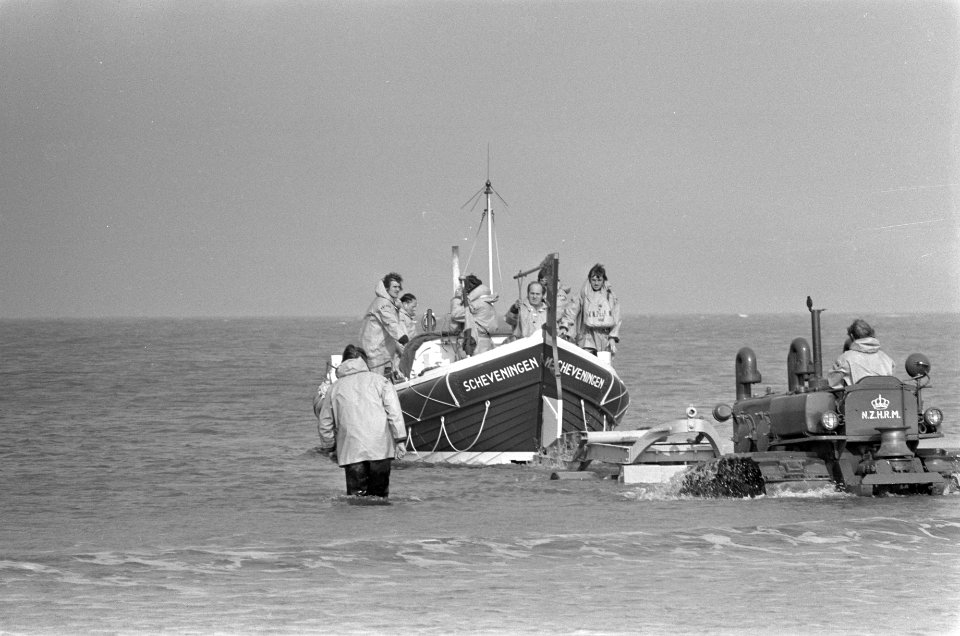 Boek Redden van Evert Werkman gepresenteerd in Scheveningen tgv 150-jarig jub, Bestanddeelnr 927-5223