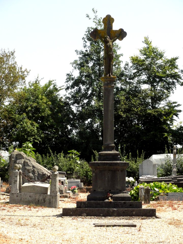 Bolleville (Seine-Mar.) croix du nouveau cimetière