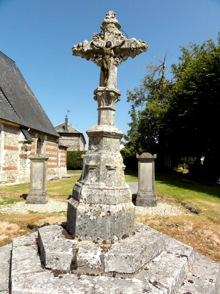Bolleville (Seine-Mar.) croix de l'ancien cimetière