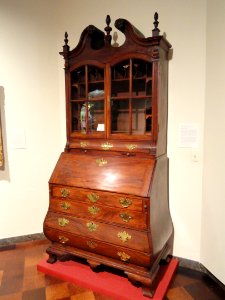 Bombe Desk and Bookcase by an unknown maker, Boston, Massachusetts, 1770-1778, mahogany and white pine - Museum of Fine Arts, Springfield, MA - DSC03949