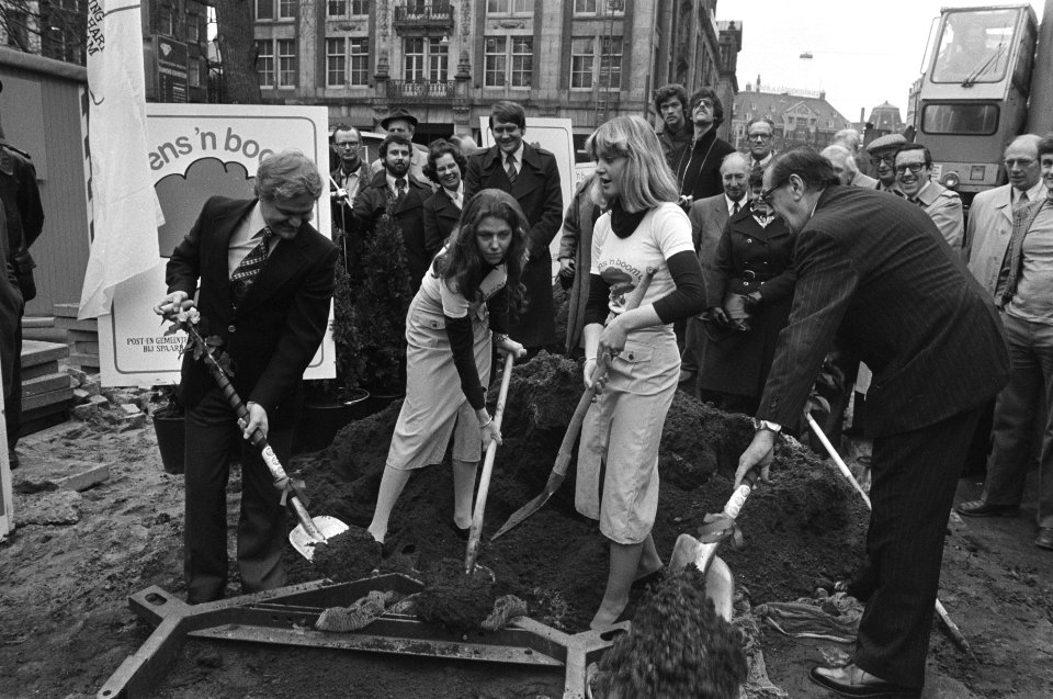 Bomen, wethouders, plechtigheden, Cloe, Cees de, Schüttenhelm, Emile, Bestanddeelnr 929-0745