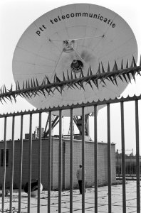 Bomaanslagen op PTT-telecommunicatiecentrum en kantoor Olympische Spelen 1992 s, Bestanddeelnr 933-7342